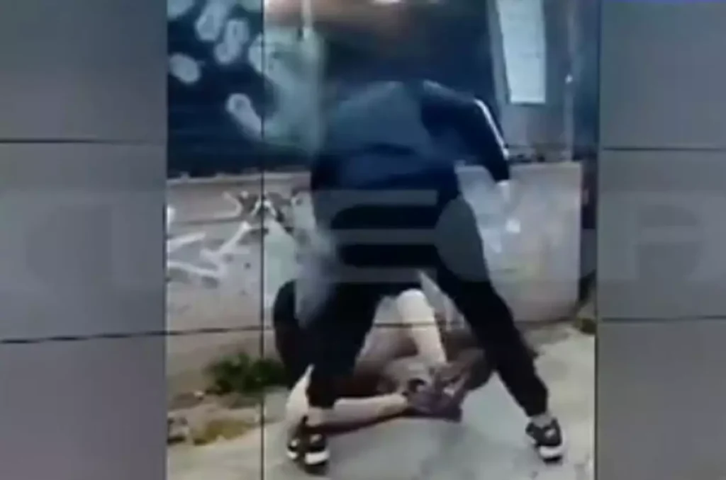 Αθήνα: Άγριος ξυλοδαρμός 15χρονου μαθητή στο σχολείο του – Συμμαθήτριά του τραβούσε βίντεο