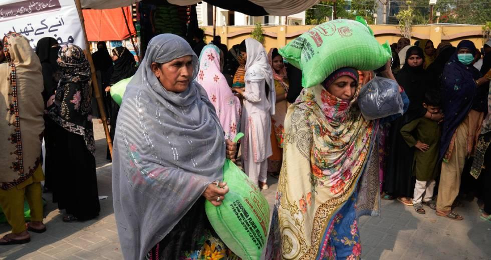 Πακιστάν: Τουλάχιστον 16 νεκροί άνθρωποι που ποδοπατήθηκαν σε ουρές για τρόφιμα