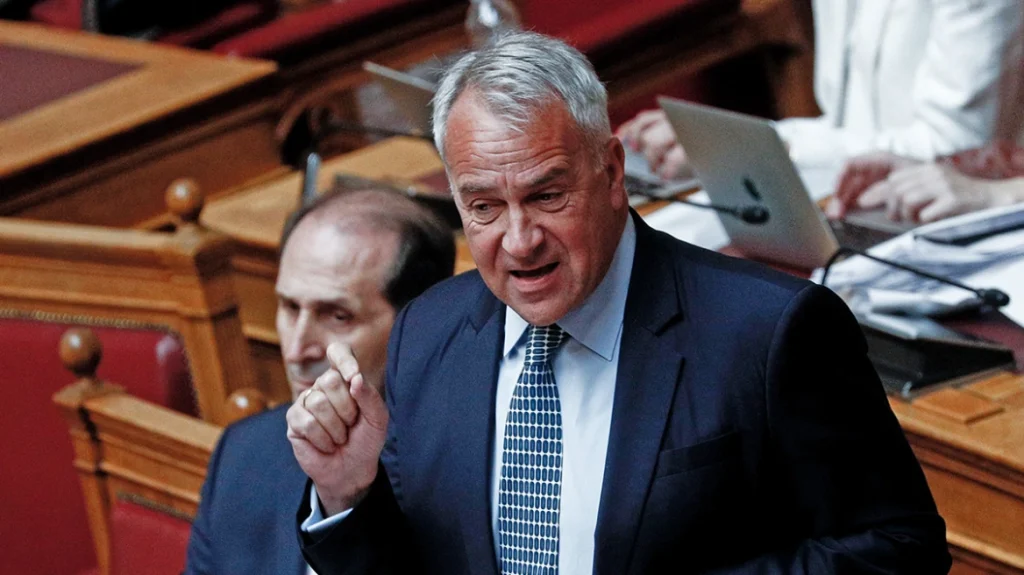 Βουλή: Πέρασε η τροπολογία «μπλόκο» στο κόμμα Κασιδιάρη με τις ψήφους ΝΔ και ΠΑΣΟΚ