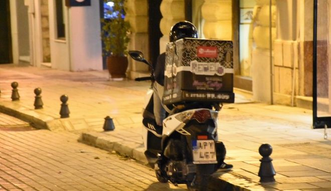 Θεσσαλονίκη: 20χρονος λήστεψε διανομέα με την απειλή μαχαιριού