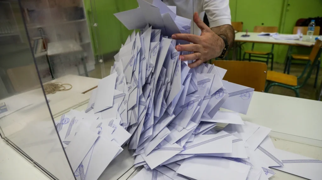 Εκλογές 2023: Δικαστική αντιπρόσωπος στη Θεσσαλονίκη ξέχασε τον σάκο με τα ψηφοδέλτια
