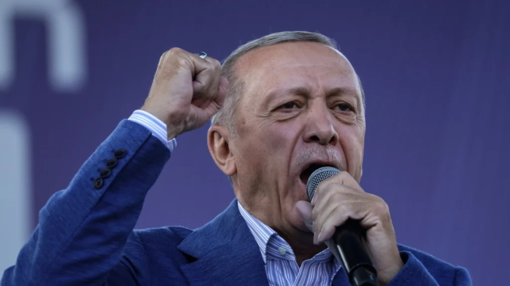 Εκλογές στη Τουρκία: Οι τελευταίες δημοσκοπήσεις προβλέπουν νίκη του Ερντογάν με σχεδόν 8% διαφορά