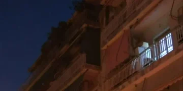 Πετράλωνα: Φωτιά σε διαμέρισμα – Στο νοσοκομείο 15χρονος