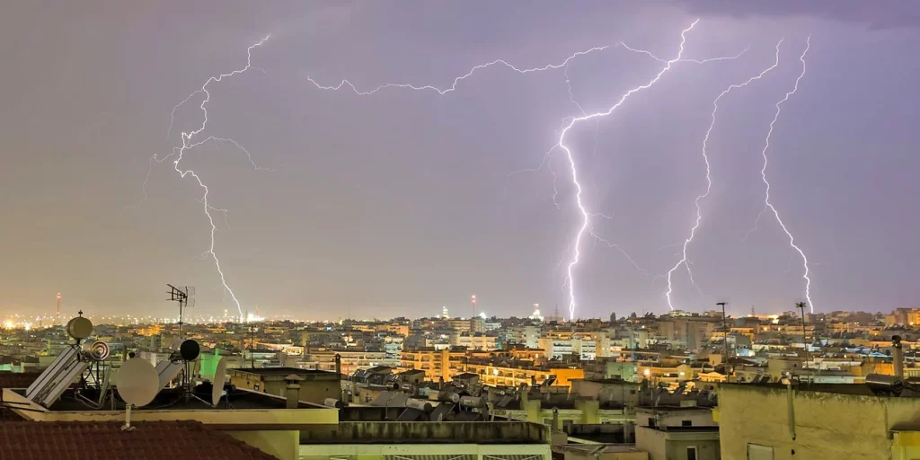 Καιρός: Σε εξέλιξη το κύμα κακοκαιρίας