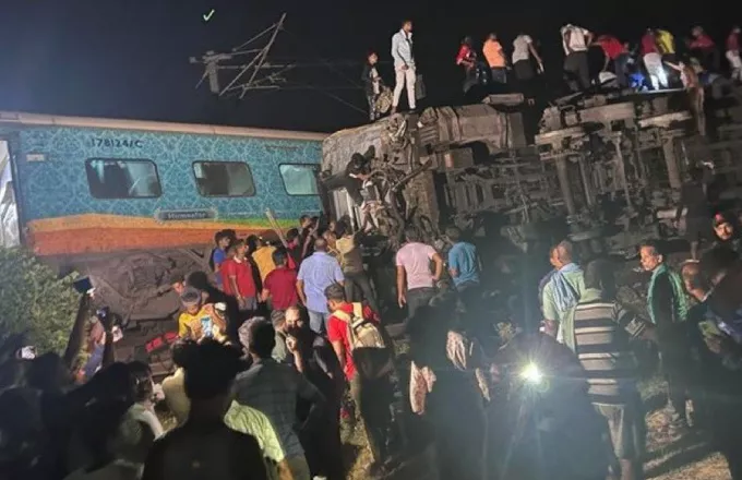 Τραγωδία στην Ινδία: Σύγκρουση τρένων με πάνω από 233 νεκρούς και τουλάχιστον 900 τραυματίες