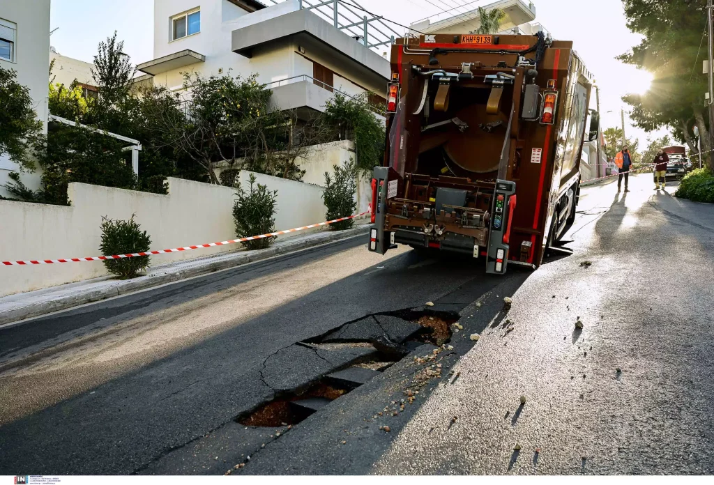 Λάρισα: Απορριμματοφόρο συγκρούστηκε με αυτοκίνητο - 3 τραυματίες