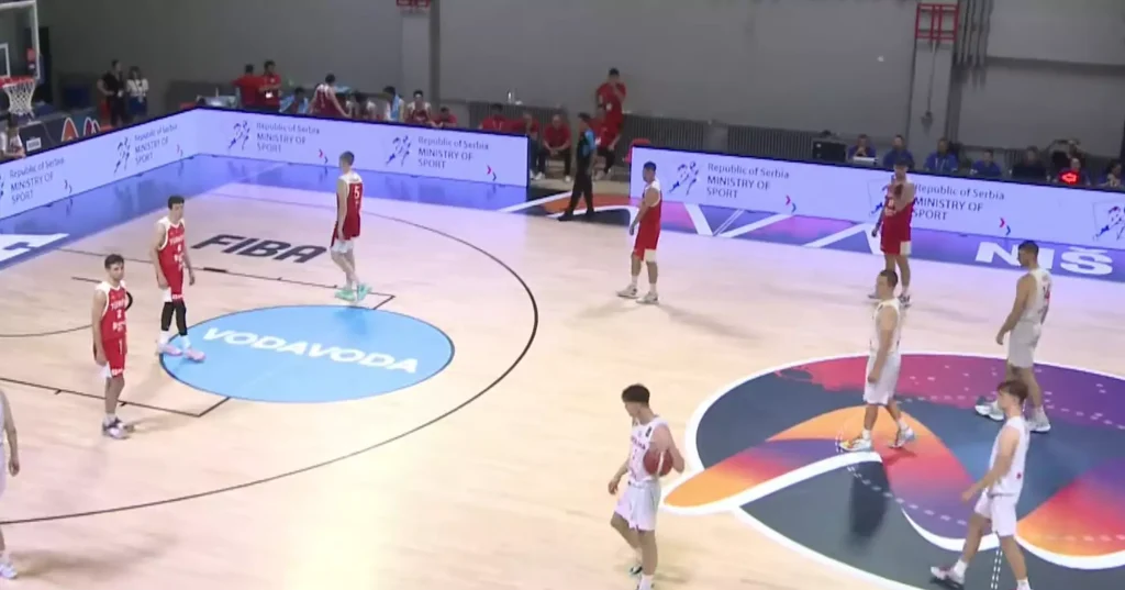 Eurobasket U18: Πρωτότυπη διαμαρτυρία των παικτών στο Πολωνία – Τουρκία για τις συνθήκες του τουρνουά - άλλαζαν μεταξύ τους πάσες