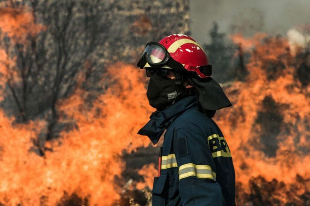 Θεσσαλονίκη: Νεκρός ανασύρθηκε πυροσβέστης σε φωτιά στο Ωραιόκαστρο