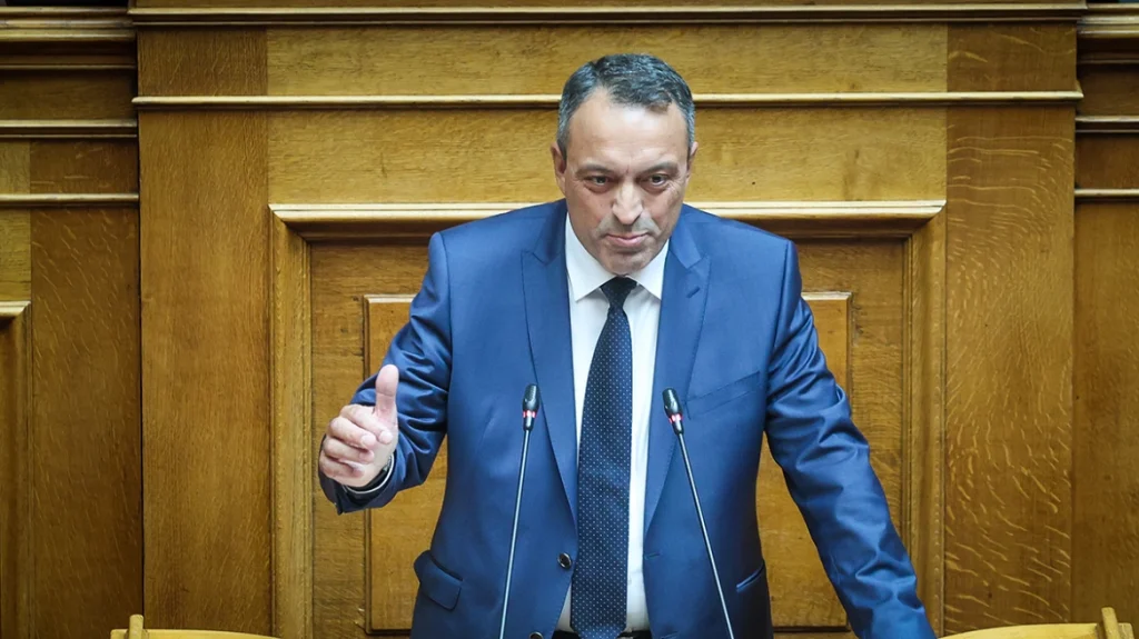 Βουλή: Ο Στίγκας διαγράφει τρεις βουλευτές από τους Σπαρτιάτες