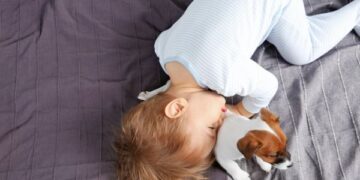 Πως να μάθετε το παιδί να κοιμάται στο δικό του κρεβάτι