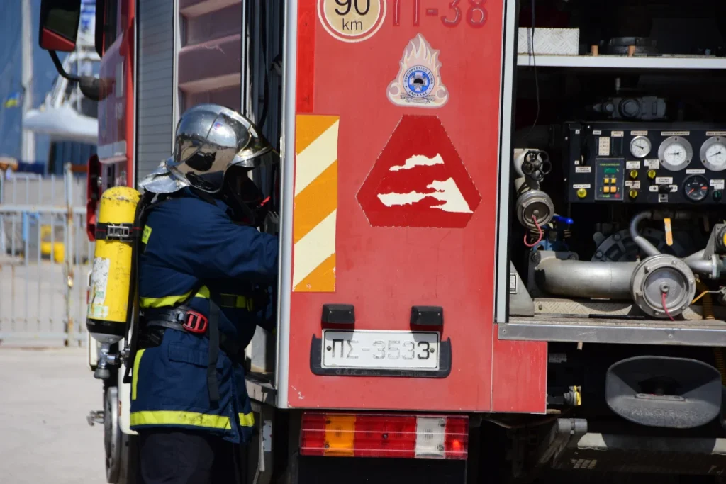 Τουριστικό λεωφορείο στη Θεσσαλονίκη έπιασε φωτιά εν κινήσει - Σώοι οι επιβάτες