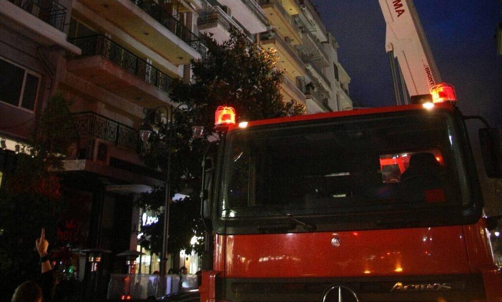 Θεσσαλονίκη: Πυρκαγιά ξέσπασε σε μια μονοκατοικία στην Άνω Πόλη