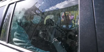 Βιασμός 12χρονης στον Κολωνό: Διώκεται με βούλευμα η μητέρα - Έστελνε στους πελάτες φωτογραφίες με την κόρη της γυμνή