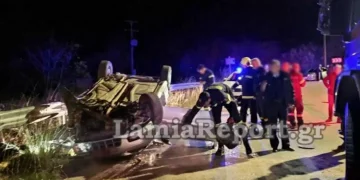Σοβαρό τροχαίο στη Λαμία: Δύο τραυματίες σε τουμπαρισμένο αυτοκίνητο