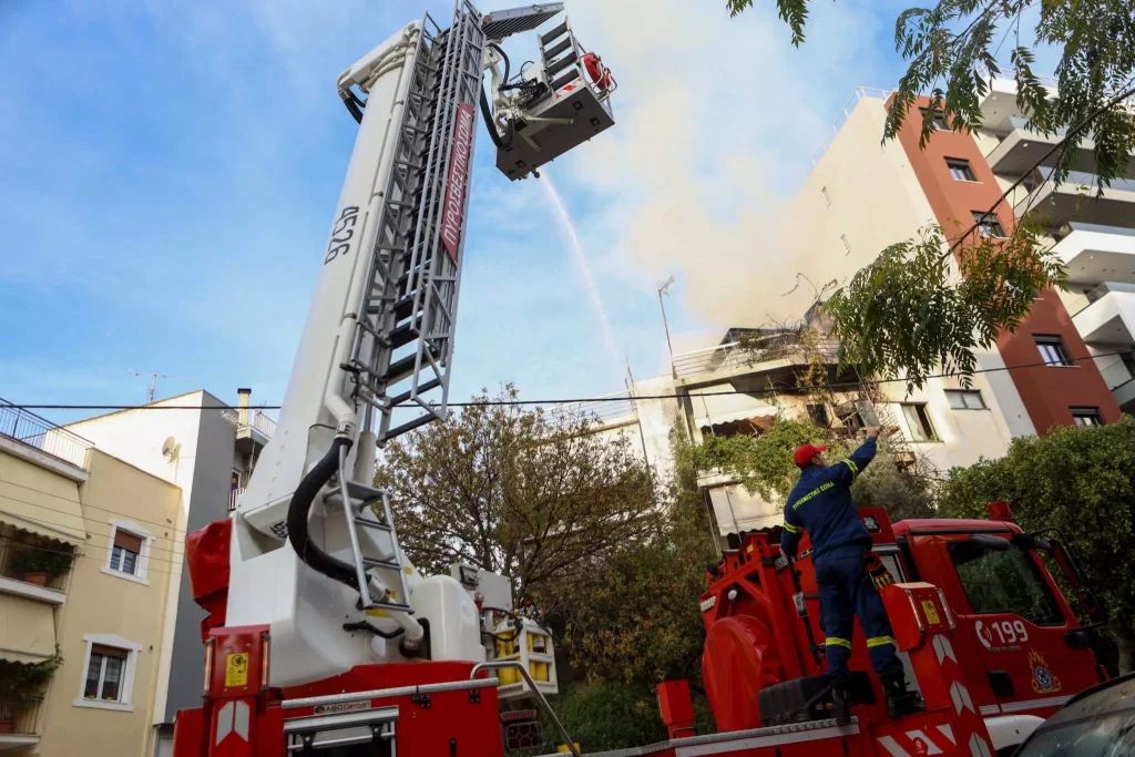 Πυρκαγιά σε δύο διαμερίσματα στα Βριλήσσια και στη Νέα Σμύρνη – Απεγκλωβίστηκε ηλικιωμένη γυναίκα