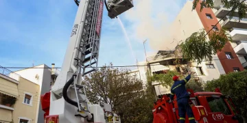 Πυρκαγιά σε δύο διαμερίσματα στα Βριλήσσια και στη Νέα Σμύρνη – Απεγκλωβίστηκε ηλικιωμένη γυναίκα