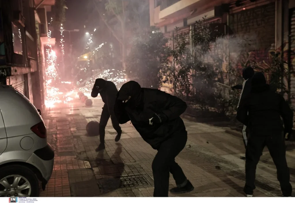 Επέτειος δολοφονίας του Γρηγορόπουλου: Πορείες και επεισόδια σε Αθήνα και Θεσσαλονίκη