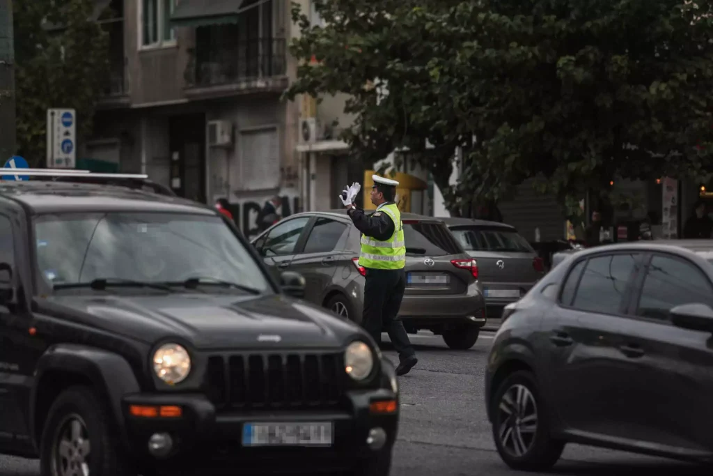 Τροχαίο ατύχημα στο Ψυχικό κοντά στο Κολλέγιο Αθηνών – Δύο τραυματίες