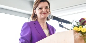 Yφυπουργός Κοινωνικής Συνοχής και Οικογένειας Μαρία Κεφαλά: Λέει «Όχι» στον γάμο ομόφυλων