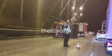 Θεσσαλονίκη: Ατύχημα στη γέφυρα του Αξιού - Νταλίκα συγκρούστηκε με αυτοκίνητο