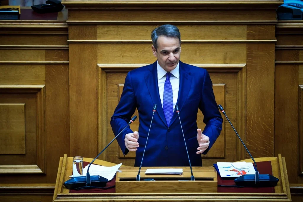 Νόμος για τα ομόφυλα ζευγάρια: Απείχαν Βορίδης και 3 υφυπουργοί - Μητσοτάκης: «Στόχος επετεύχθη, πάμε παρακάτω»