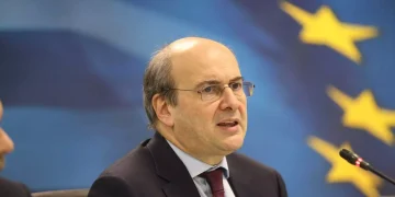 Χατζηδάκης: Στο υπουργικό συμβούλιο στις 22 Μαρτίου η εισήγηση για τον κατώτατο μισθό