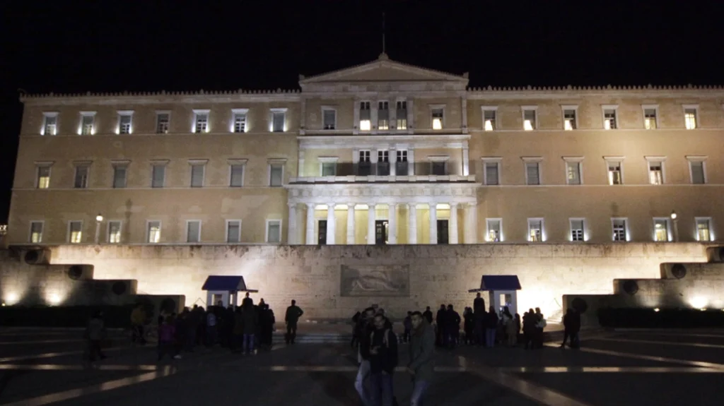 Κατατέθηκε χθες στη Βουλή το νομοσχέδιο για τα ομόφυλα ζευγάρια