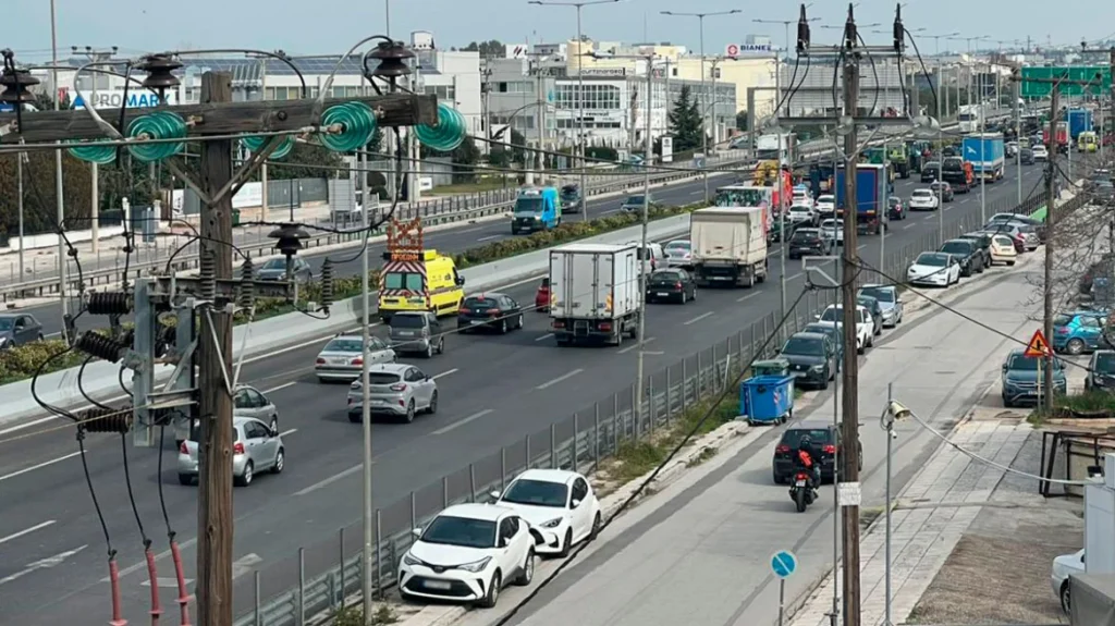 Ολοκληρώθηκε η αποχώρηση των τρακτέρ από την Αθήνα - Άνοιξαν οι δρόμοι