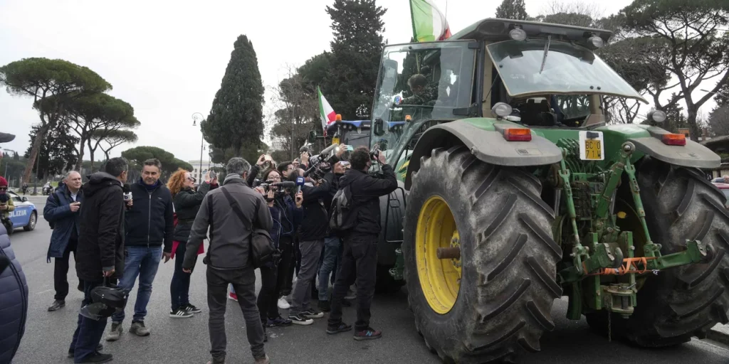 Θεσσαλονίκη: Αγρότες απέκλεισαν το τελωνείο Ευζώνων