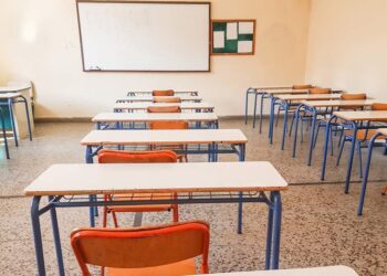 Απίστευτο επεισόδιο στο Αγρίνιο: 25χρονη μπήκε σε σχολείο και χτύπησε μαθήτρια με καρέκλα