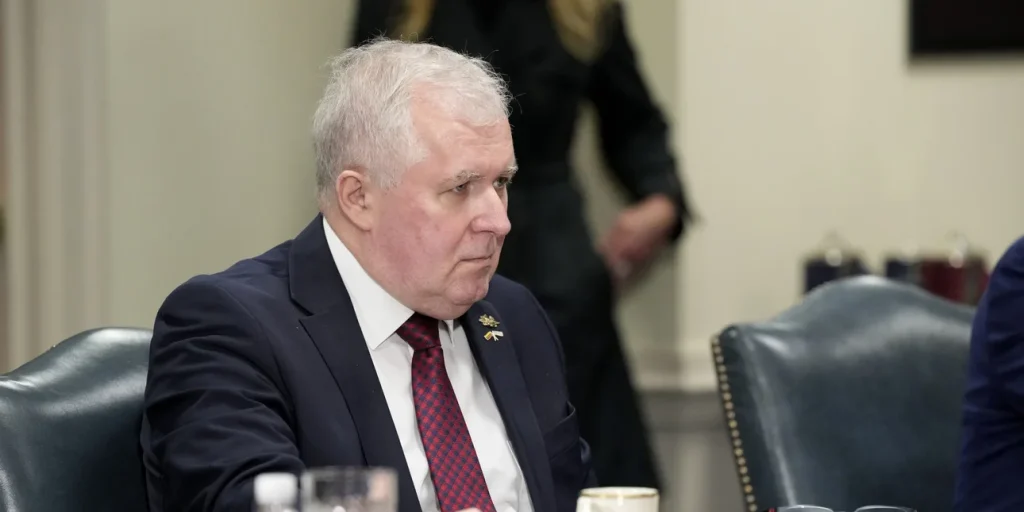 Λιθουανία: Αιφνιδιαστική παραίτηση του υπουργού Άμυνας