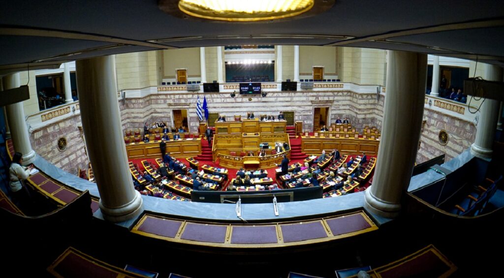 Βουλή: Συνεχίζεται σήμερα η συζήτηση για την πρόταση δυσπιστίας και ολοκληρώνεται το βράδυ με τις τοποθετήσεις των πολιτικών αρχηγών και την ψηφοφορία