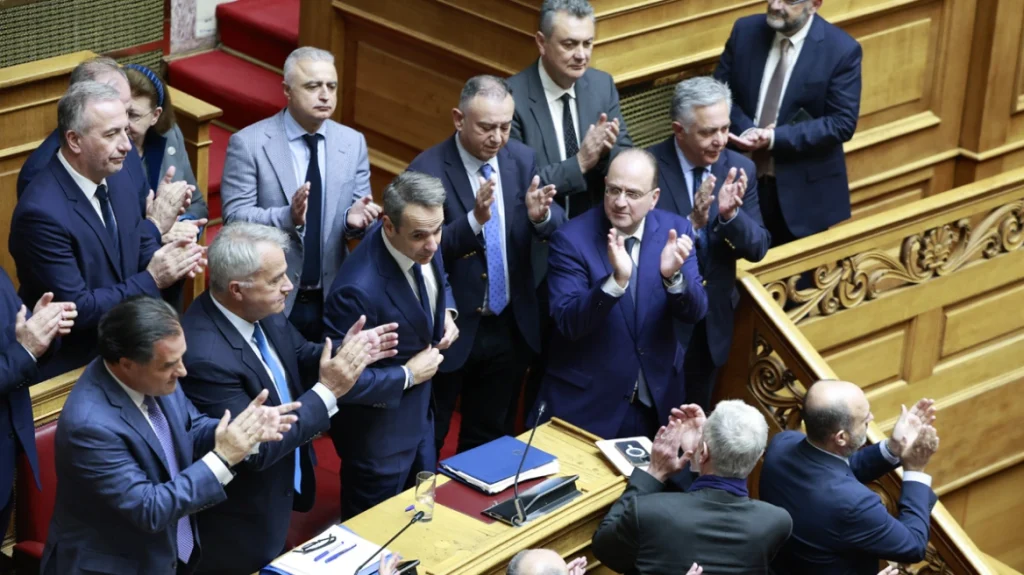 Βουλή: Καταψηφίστηκε η πρόταση δυσπιστίας από158 βουλευτές της ΝΔ και τον ανεξάρτητο βουλευτή Χάρη Κατσιβαρδά