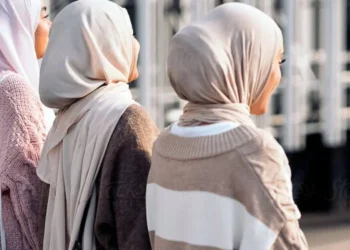 Γαλλία: μαθήτρια κατηγόρησε ψευδώς εκπαιδευτικό για τη μαντήλα της