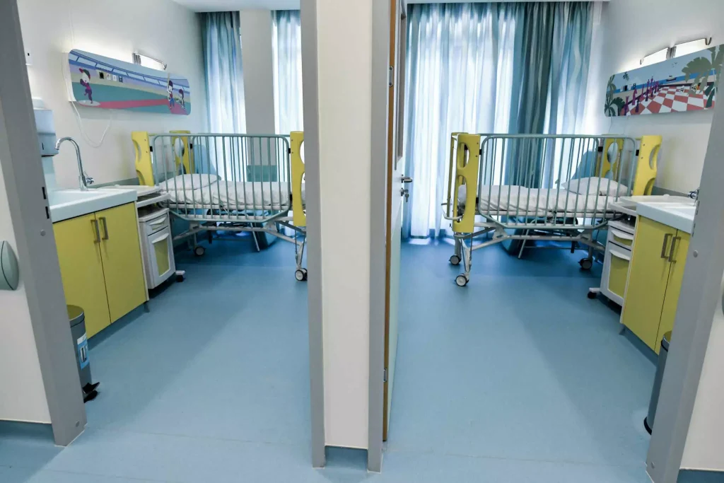 Αγωνία στη Θεσσαλονίκη: Το κοριτσάκι που υπέστη ανακοπή μεταφέρεται στο Ωνάσειο