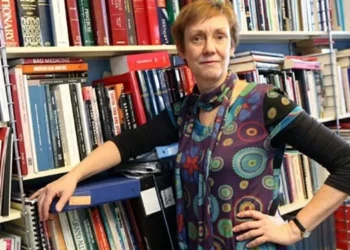 Elizabeth Sheehy: θα πρέπει οι γυναίκες να μπορούν να δολοφονήσουν τους άνδρες τους προληπτικά