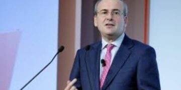 Κωστής Χατζηδάκης: Μειώνονται κατά 50% οι προμήθειες στις συναλλαγές μέσω POS έως 10 ευρώ