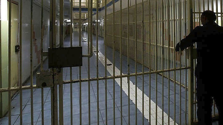 Δίκη της εγκληματικής οργάνωσης οπαδών: Στη φυλακή ο ένας από τους κατηγορούμενους για ηθική αυτουργία στη δολοφονία του αστυνομικού