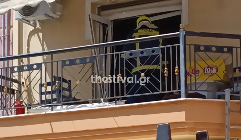 Έκρηξη σε διαμέρισμα στη Θεσσαλονίκη - Προκλήθηκε από καμινέτο που ξέχασαν πάνω σε αναμμένο μάτι κουζίνας