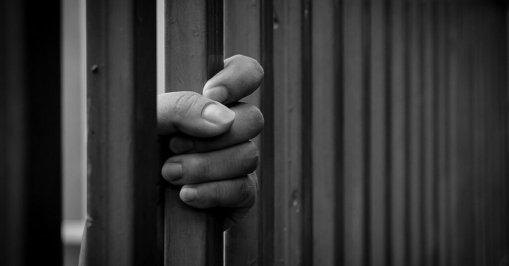 Τοξική θηλυκότητα: στη φυλακή η κόρη που κακοποίησε και απείλησε να κάψει τη μητέρα της