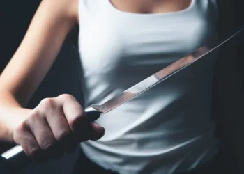 Ηράκλειο: Γυναίκα μαχαίρωσε δύο άτομα και εξαφανίστηκε