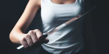 Ηράκλειο: Γυναίκα μαχαίρωσε δύο άτομα και εξαφανίστηκε