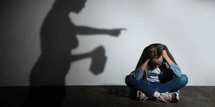 Θεσσαλονίκη: κακοποιήτρια μητέρα συνελήφθη σε ακραία κατάσταση μέθης - Επιτέθηκε σε αστυνομικούς