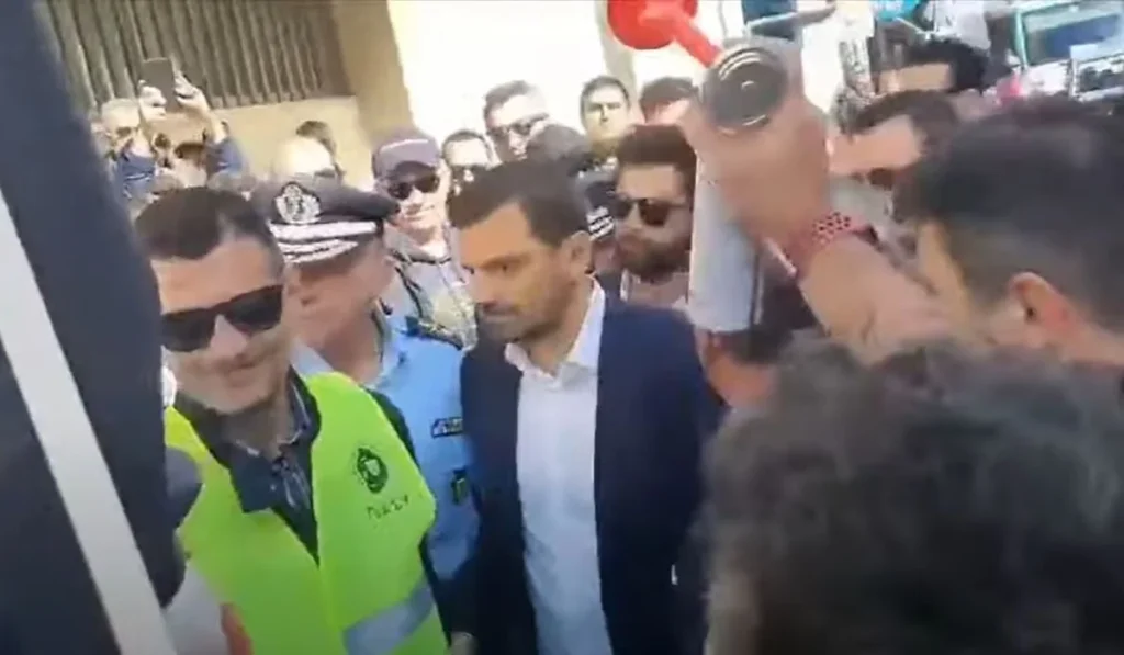 Ιωάννινα: Αστυνομικοί αποδοκίμασαν τον υφυπουργό Προστασίας του Πολίτη