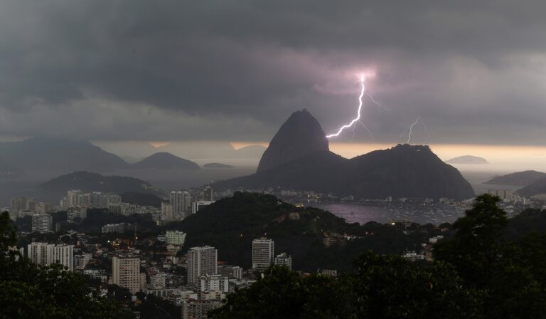 Βραζιλία: Πέντε νεκροί και 18 αγνοούμενοι από σφοδρές βροχοπτώσεις