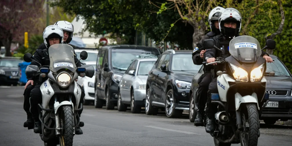 Μαρούσι: Ανήλικοι πέταξαν κροτίδες και αυγά σε μαθητές γυμνασίου - Τραυματίστηκε μια καθηγήτρια