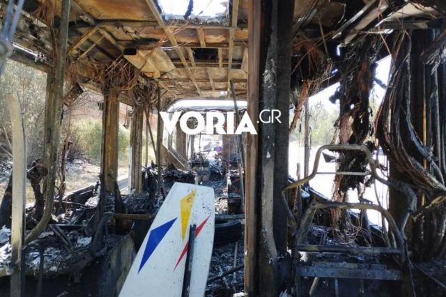 Θεσσαλονίκη: Λεωφορείο του ΟΑΣΘ έπιασε φωτιά στον Περιφερειακό και κάηκε ολοσχερώς
