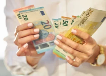 Αχαΐα: αθωώθηκε η εκβιάστρια παρά τα αποδεικτικά