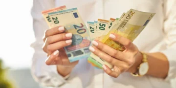 Αχαΐα: αθωώθηκε η εκβιάστρια παρά τα αποδεικτικά