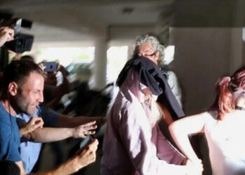 Κύπρος: 11 οργανώσεις απαιτούν την αθώωση της 19χρονης Βρετανίδας που κατηγορείται για ψευδή καταμήνυση ομαδικού βιασμού
